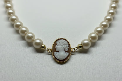 Collana in Perle e Cammeo incisione "Profilo di Donna"