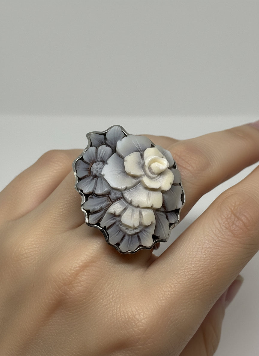 Anello in Cammeo "Fiore in Rilievo"
