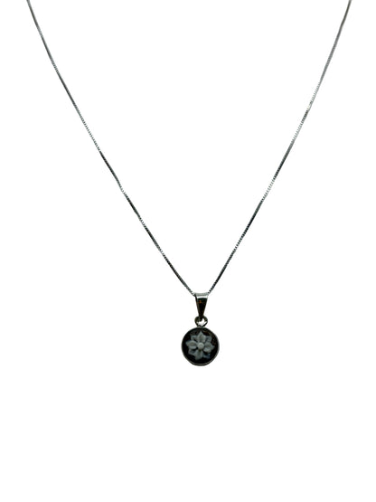 Pendente in Cammeo incisione “Fiore”