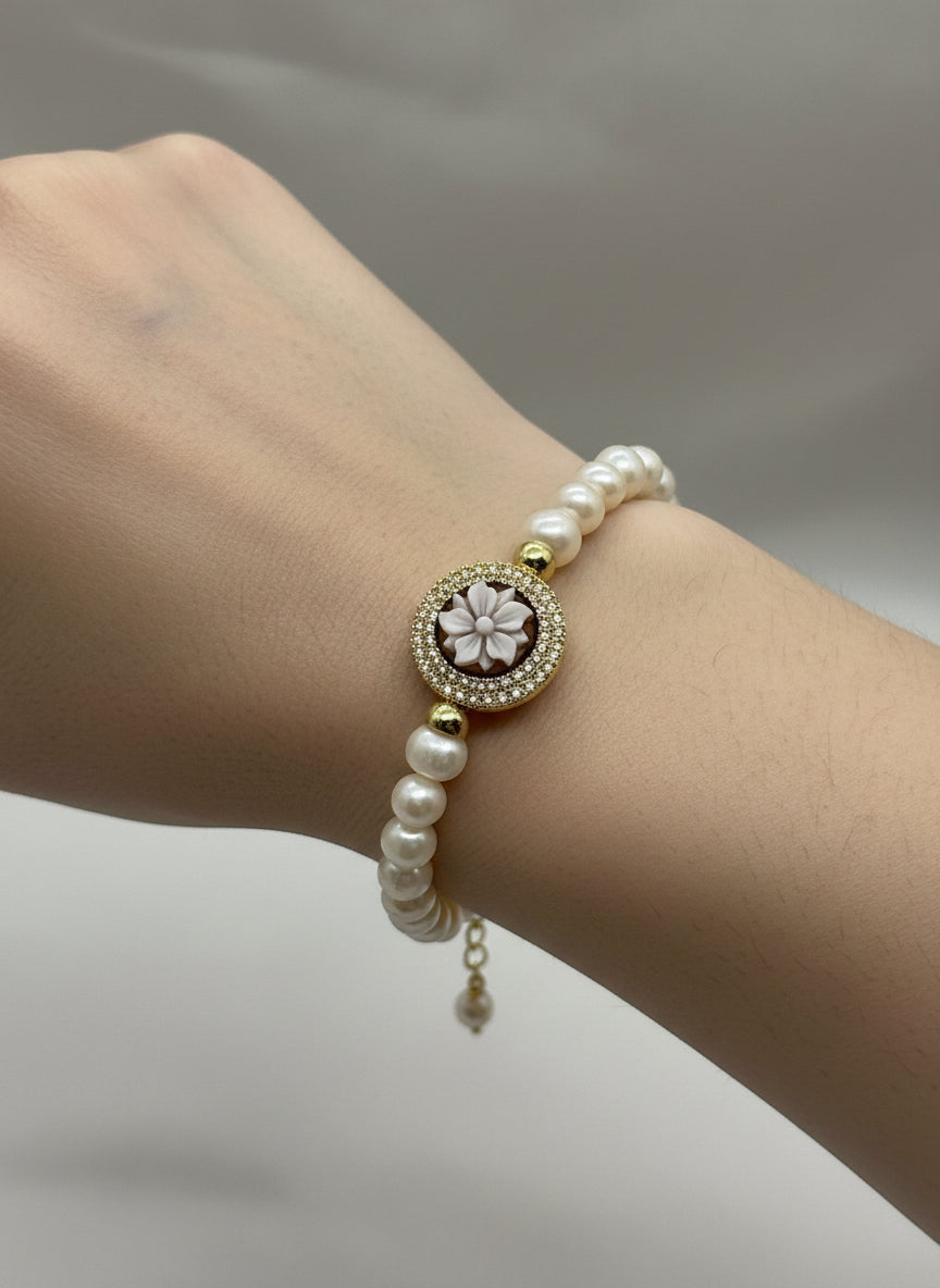 Bracciale in Perle e Cammeo incisione "Fiori"
