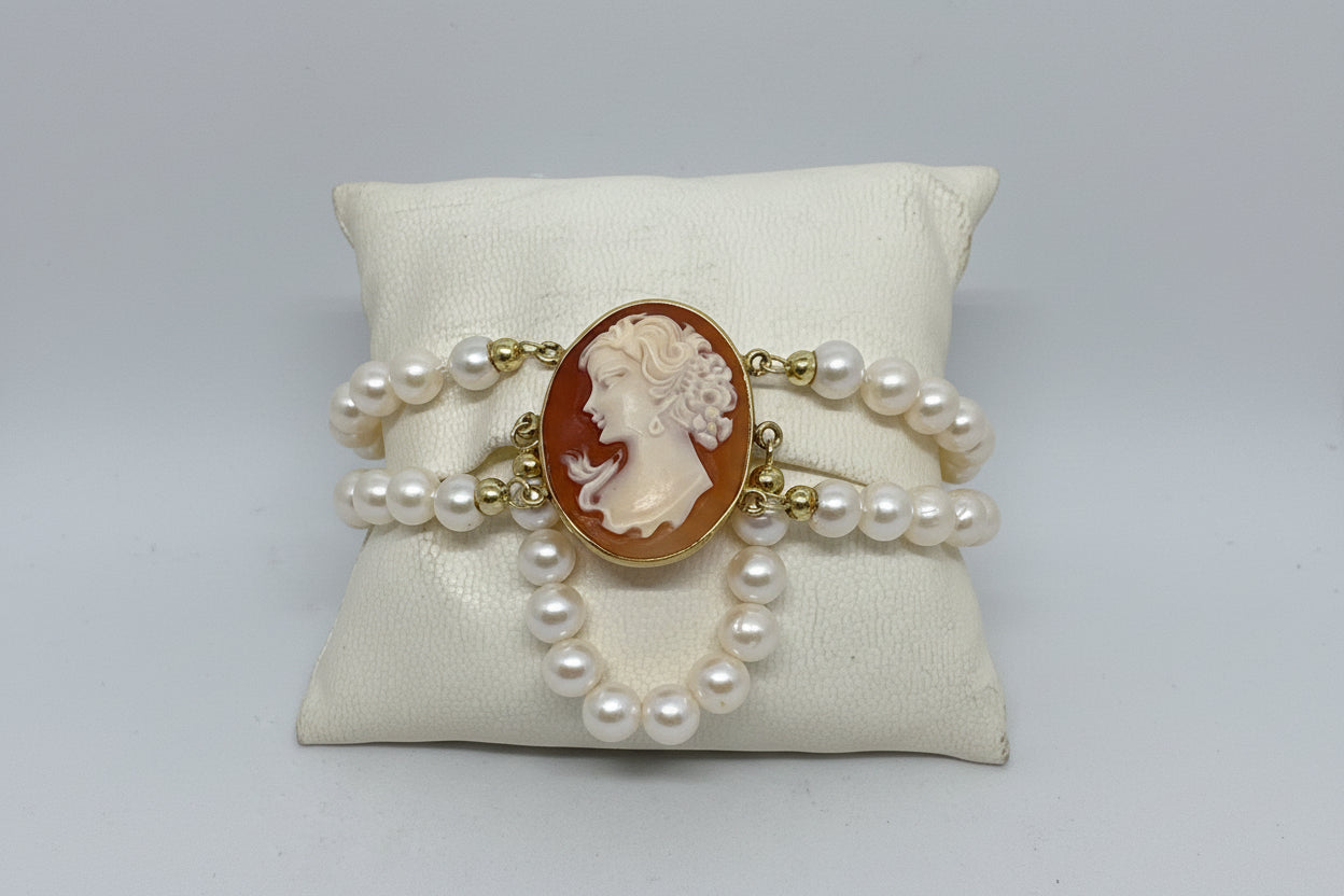 Bracciale in Perle e Cammeo incisione "Profilo di Donna"