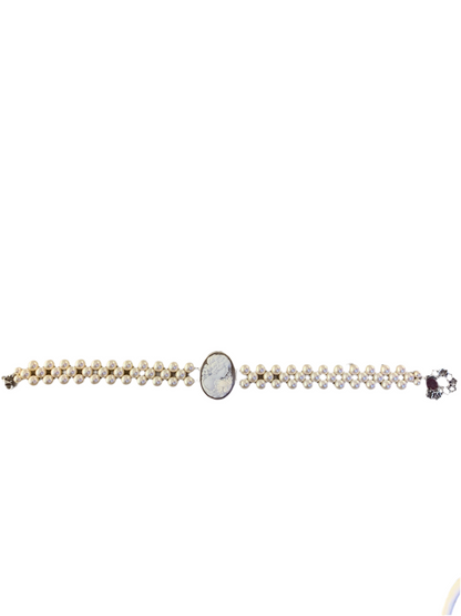 Collana in Cammeo Artistico Profilo di Donna con Dettaglio della Mano