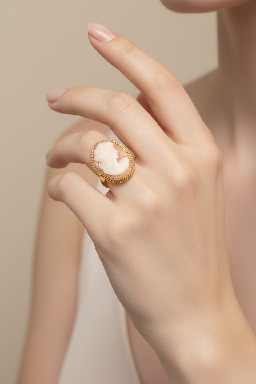 Anello in Cammeo incisione Volto di Donna