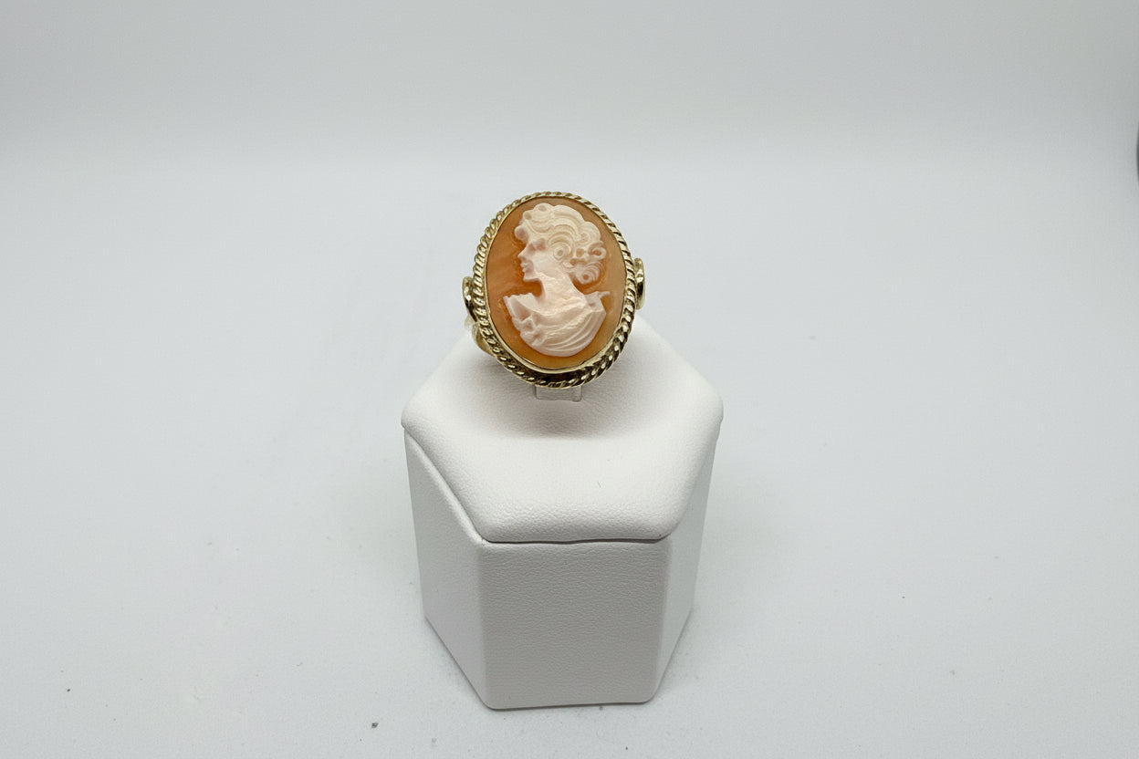 Anello in Cammeo incisione "Profilo di Donna"