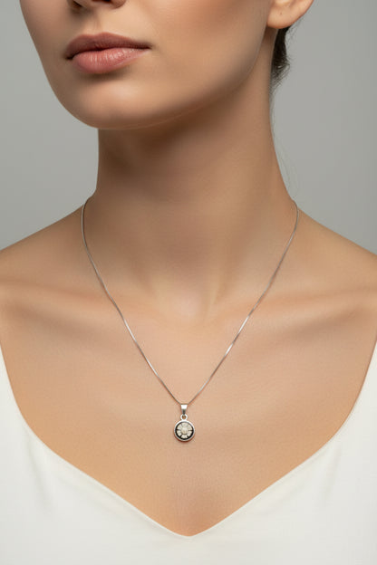 Pendente in Cammeo incisione “Fiore”