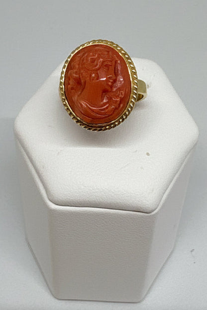 Anello in Corallo incisione Volto di Donna