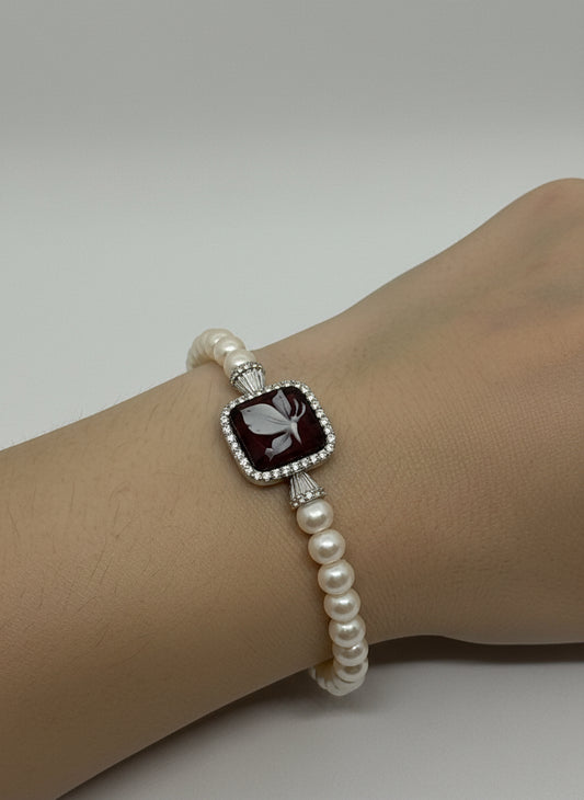 Bracciale in Perle e Cammeo incisione "Farfalla"