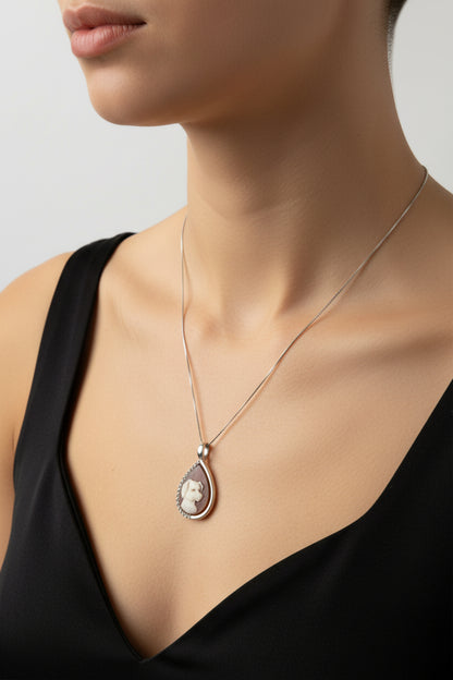Collana in Cammeo incisione "Cane"