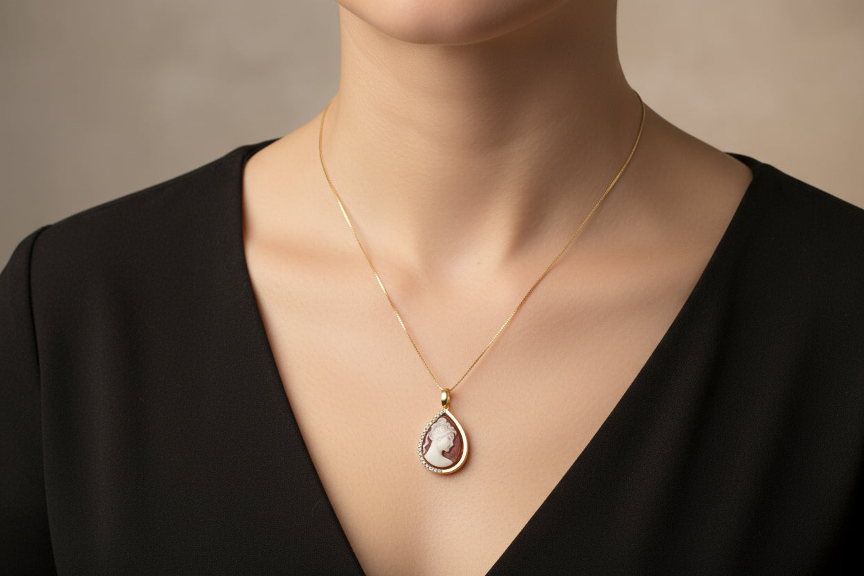 Collana in Cammeo incisione "Profilo di Donna"