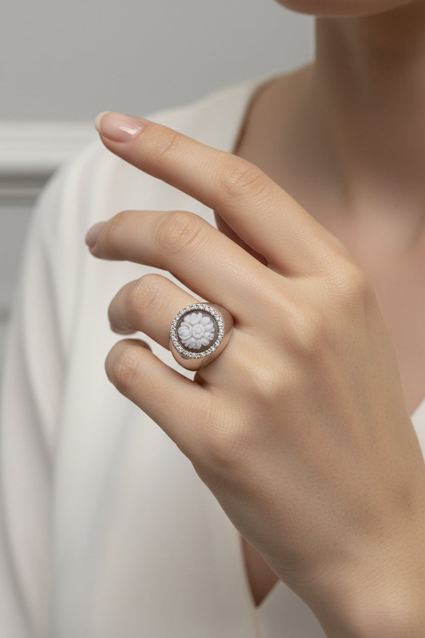 Anello in Cammeo Artistico incisione "Fiori"