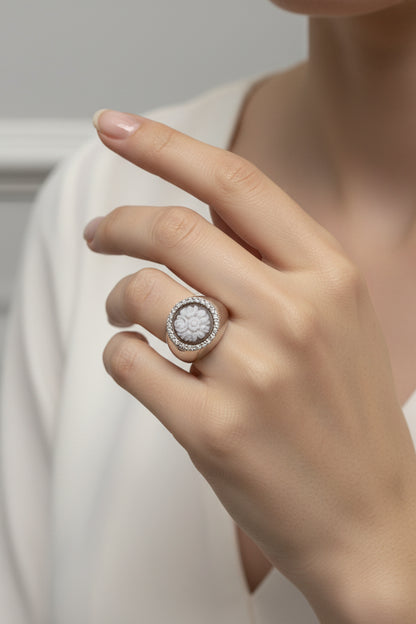 Anello in Cammeo Artistico incisione "Fiori"