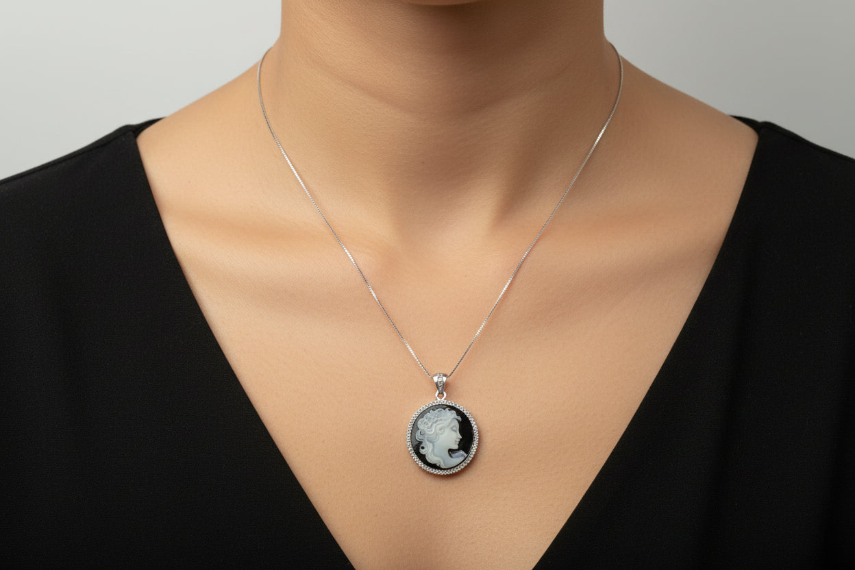 Collana in Cammeo incisione "Profilo di Donna"