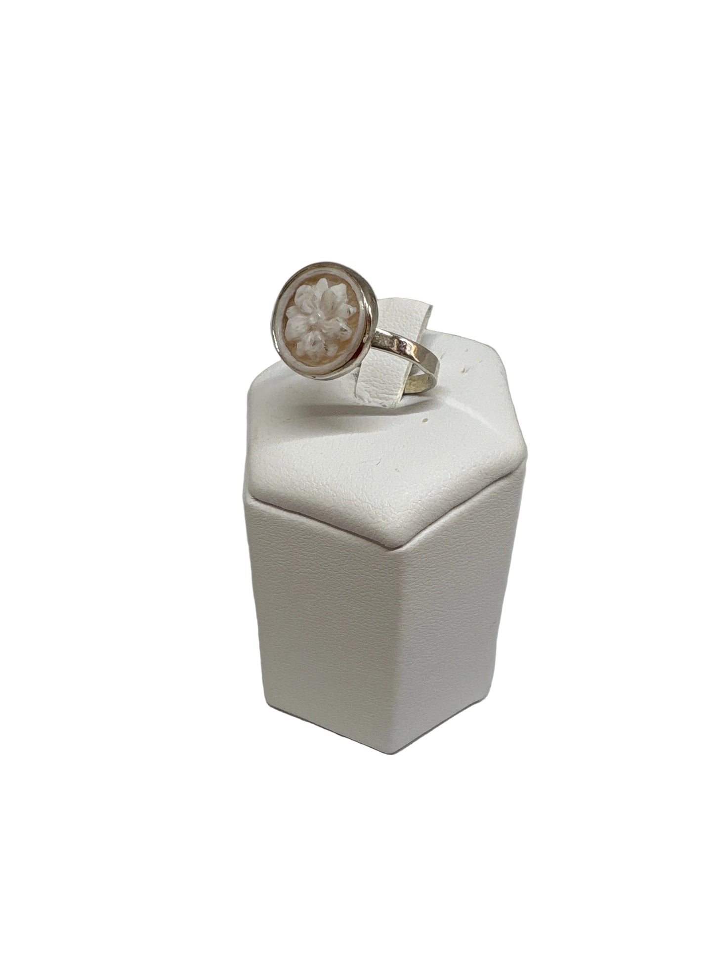 Anello in Cammeo incisione Fiori