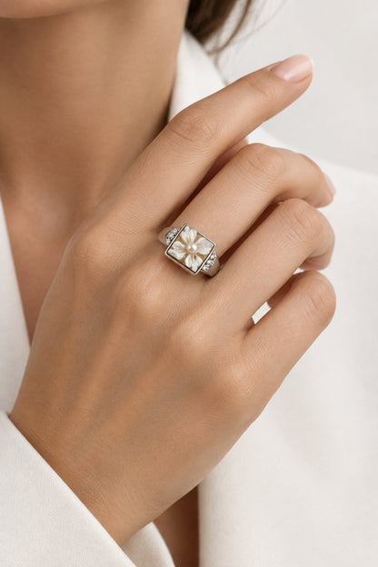 Anello in Cammeo incisione Fiore