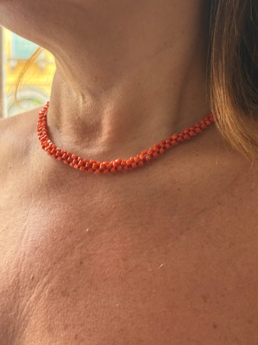 Girocollo in Corallo Antico