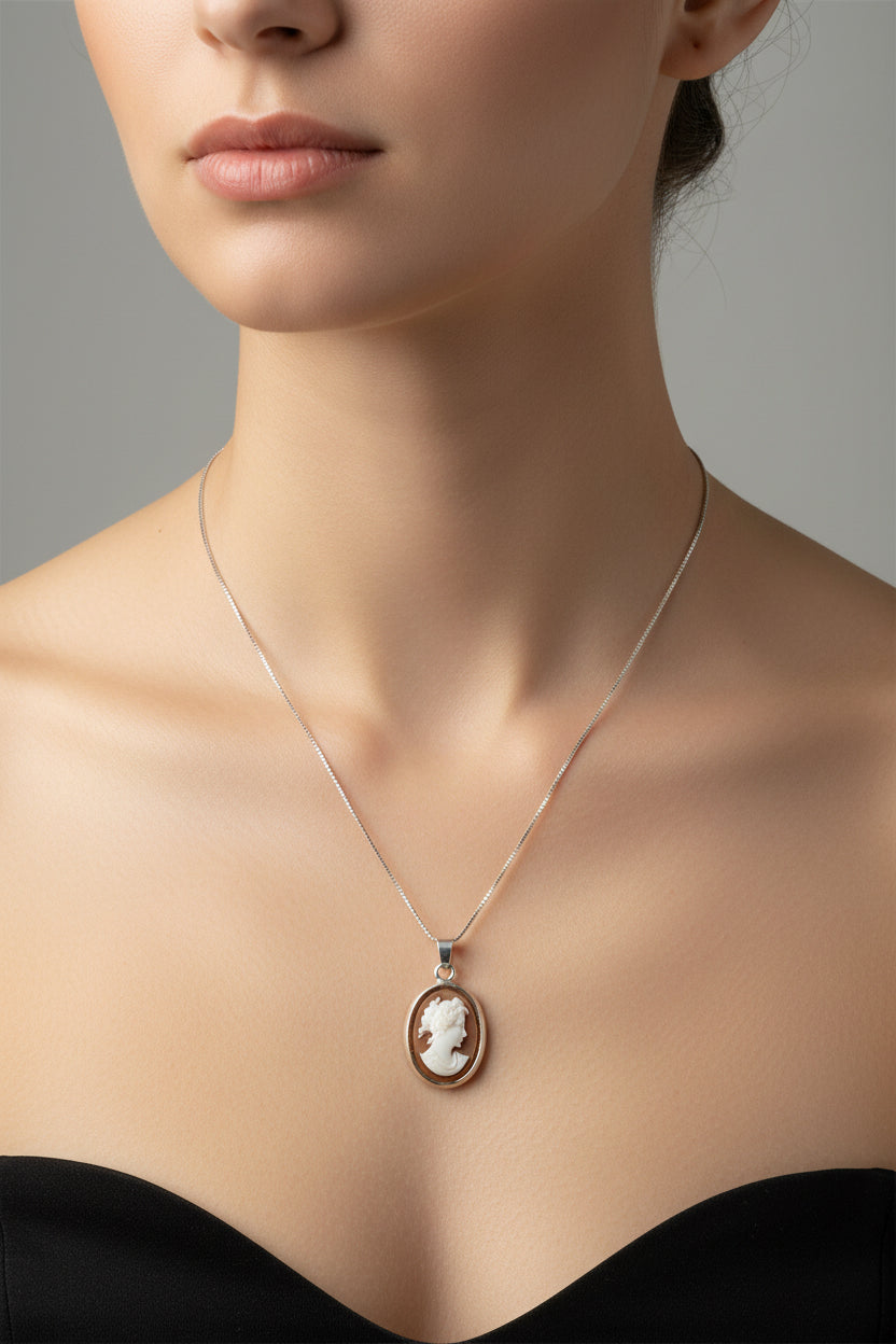Pendente in Cammeo incisione Volto di Donna