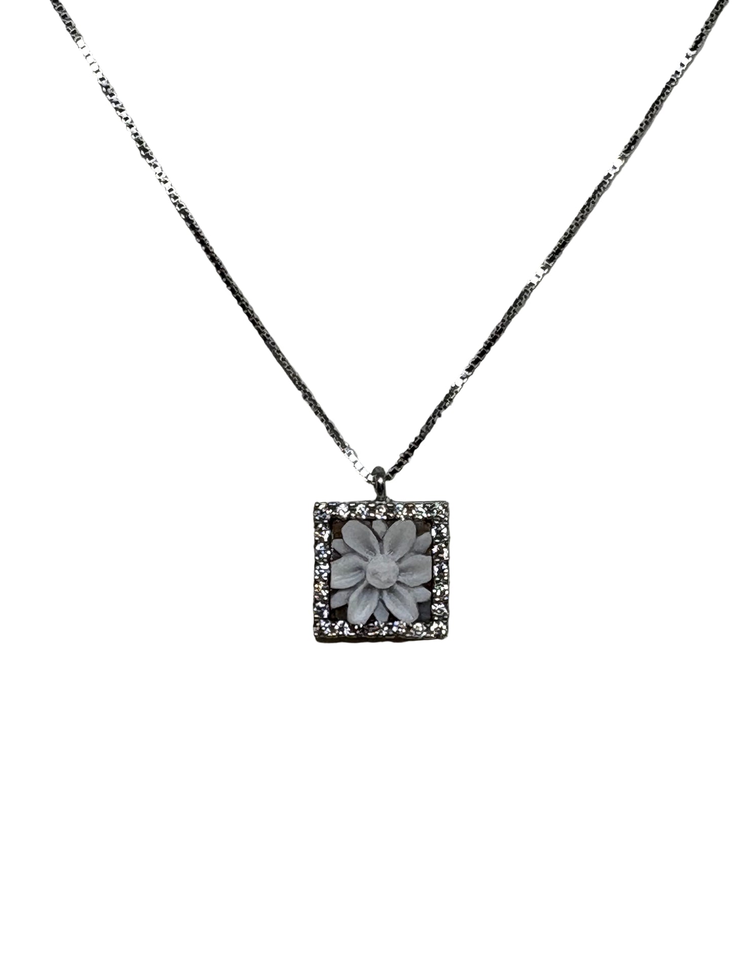 Collana in Cammeo incisione "Fiore"