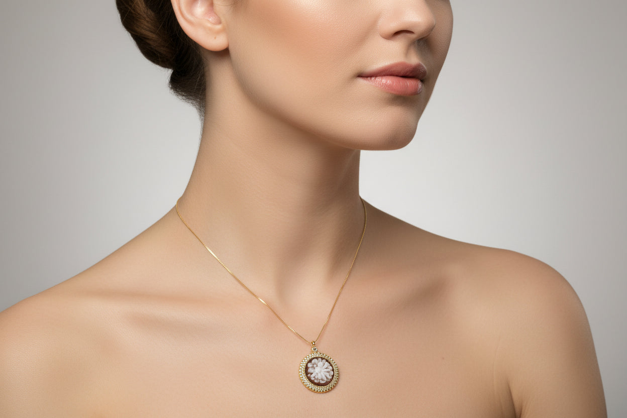 Collana in Cammeo incisione "Fiori"