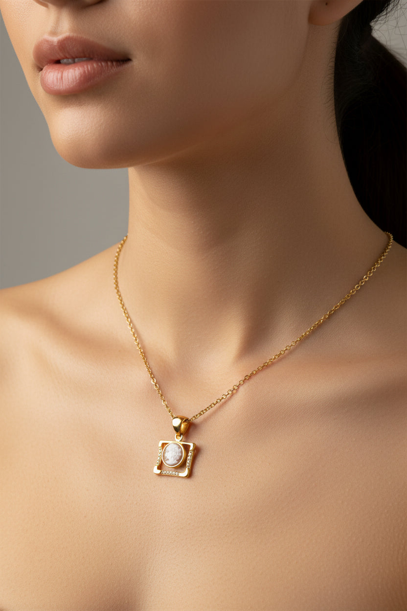 Collana in Cammeo incisione Volto di Donna