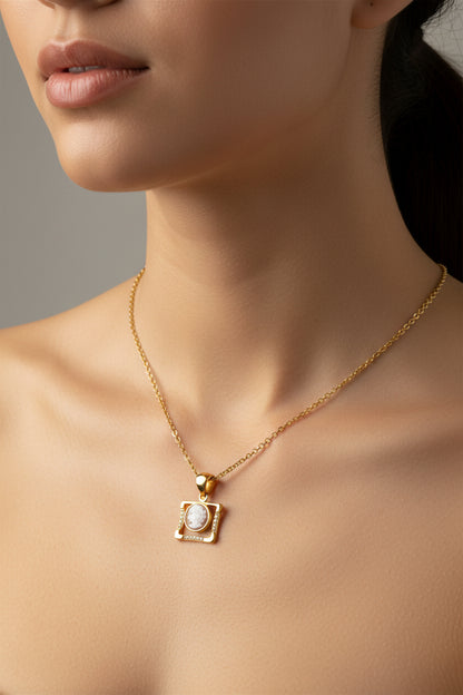 Collana in Cammeo incisione Volto di Donna