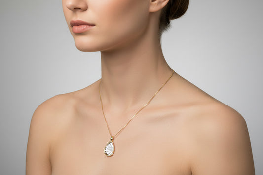 Collana in Cammeo incisione "Fiore"