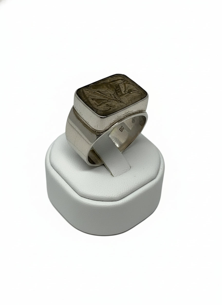 Anello in Cammeo e Pietra Lavica