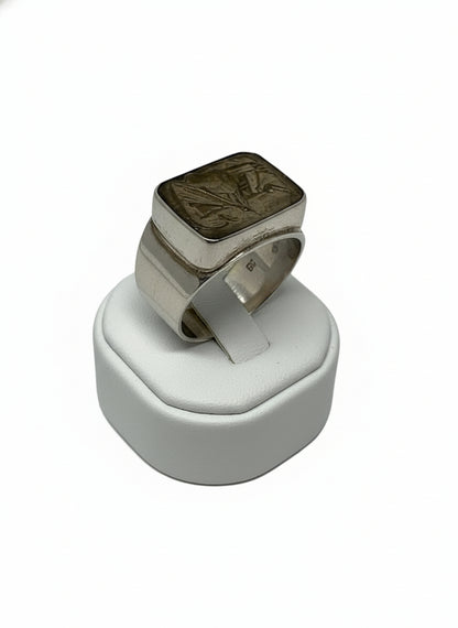 Anello in Cammeo e Pietra Lavica