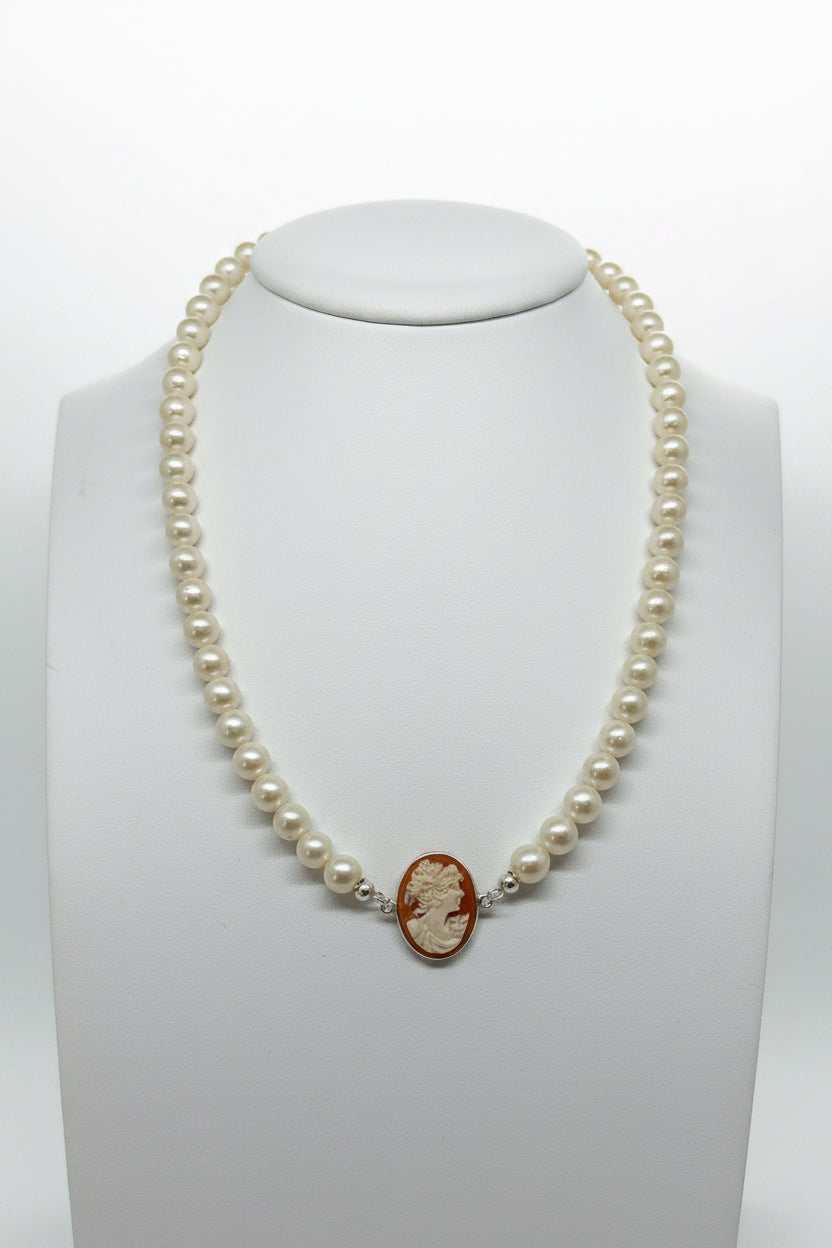 Collana in Perle e Cammeo incisione Volto di Donna