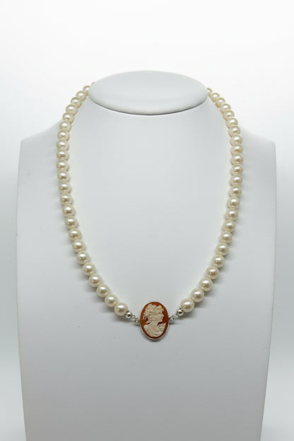 Collana in Perle e Cammeo incisione Volto di Donna