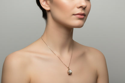 Collana in Cammeo Campanella incisione "Fiore"