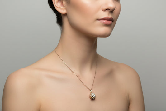 Collana in Cammeo Campanella incisione "Fiore"