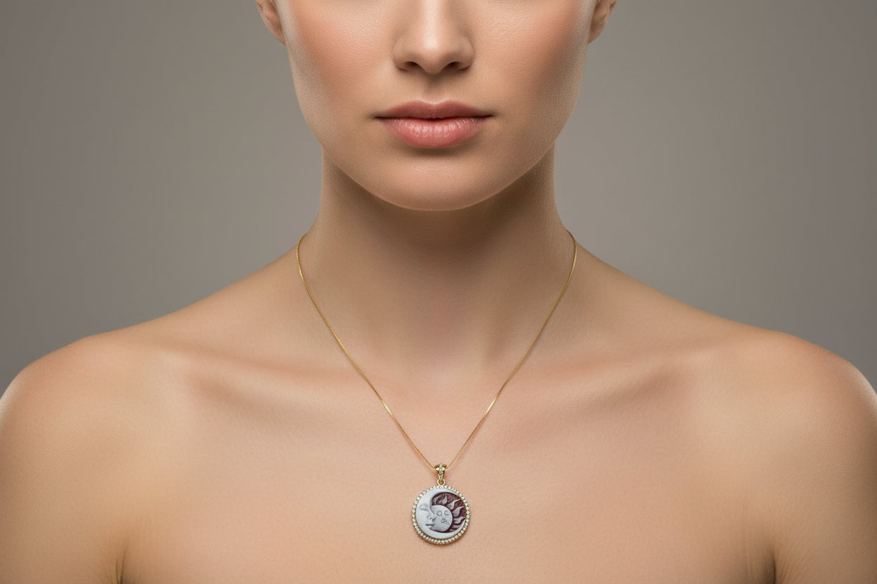 Collana in Cammeo incisione "Sole e Luna"