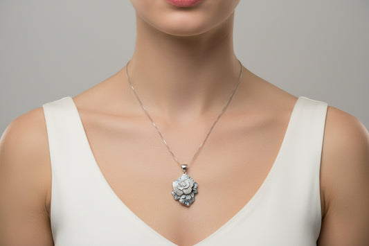 Pendente in Cammeo incisione "Fiore"