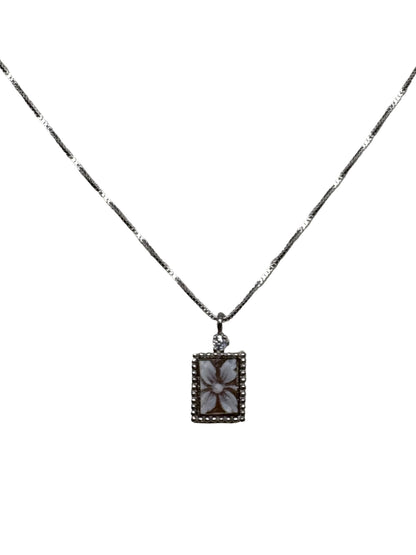 Collana in Cammeo incisione "Fiore"