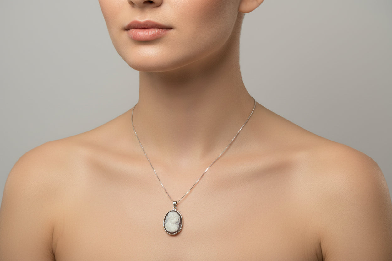 Pendente in Cammeo Artistico "Profilo di Donna"