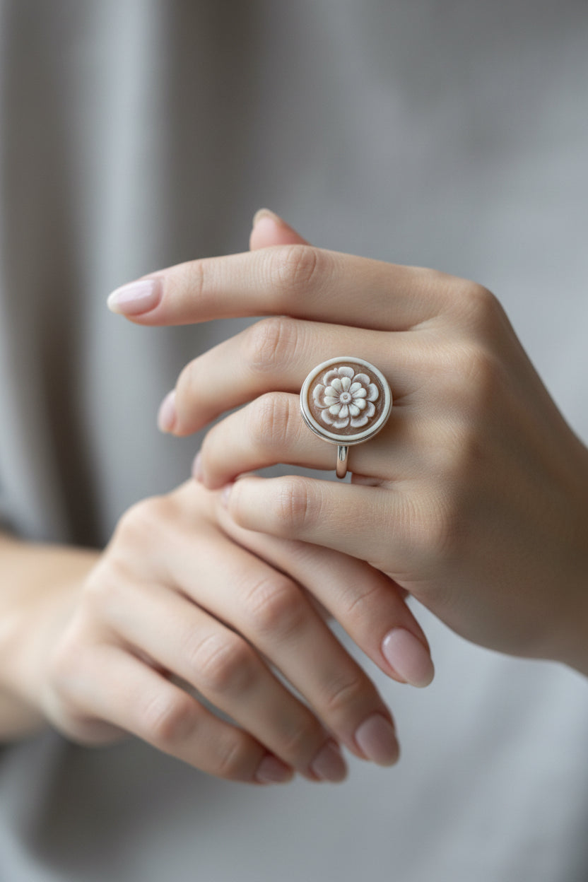 Anello in Cammeo incisione Fiore