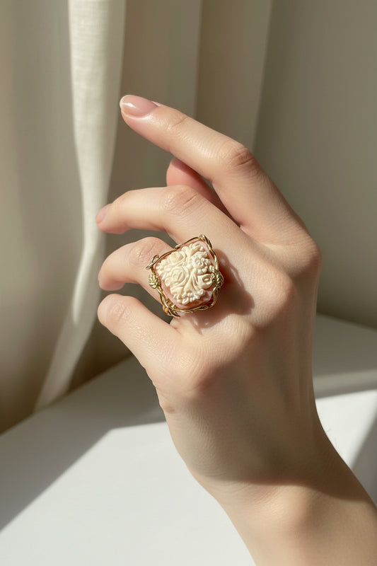 Anello in Cammeo Artistico incisione Fiori