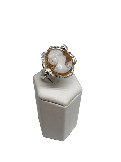 Anello in Cammeo Artistico incisione Volto di Donna