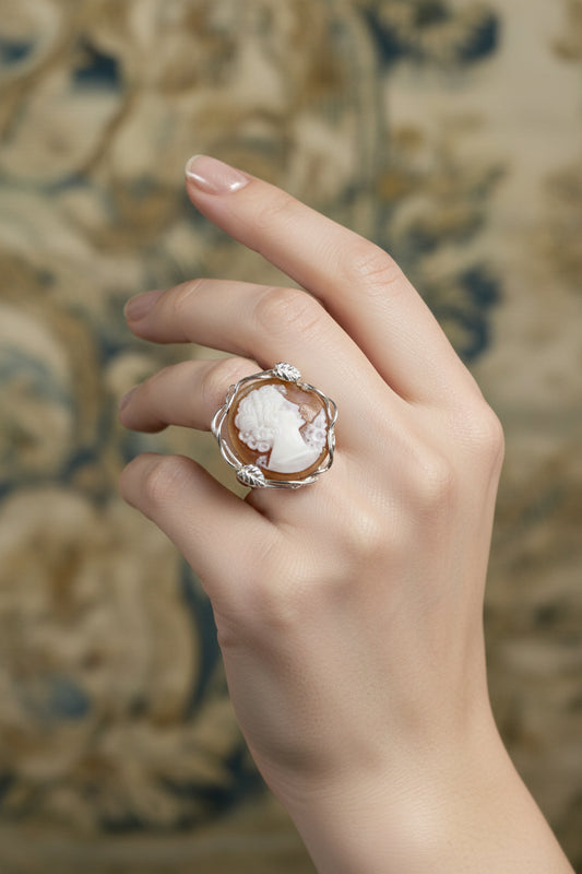 Anello in Cammeo Artistico incisione Volto di Donna