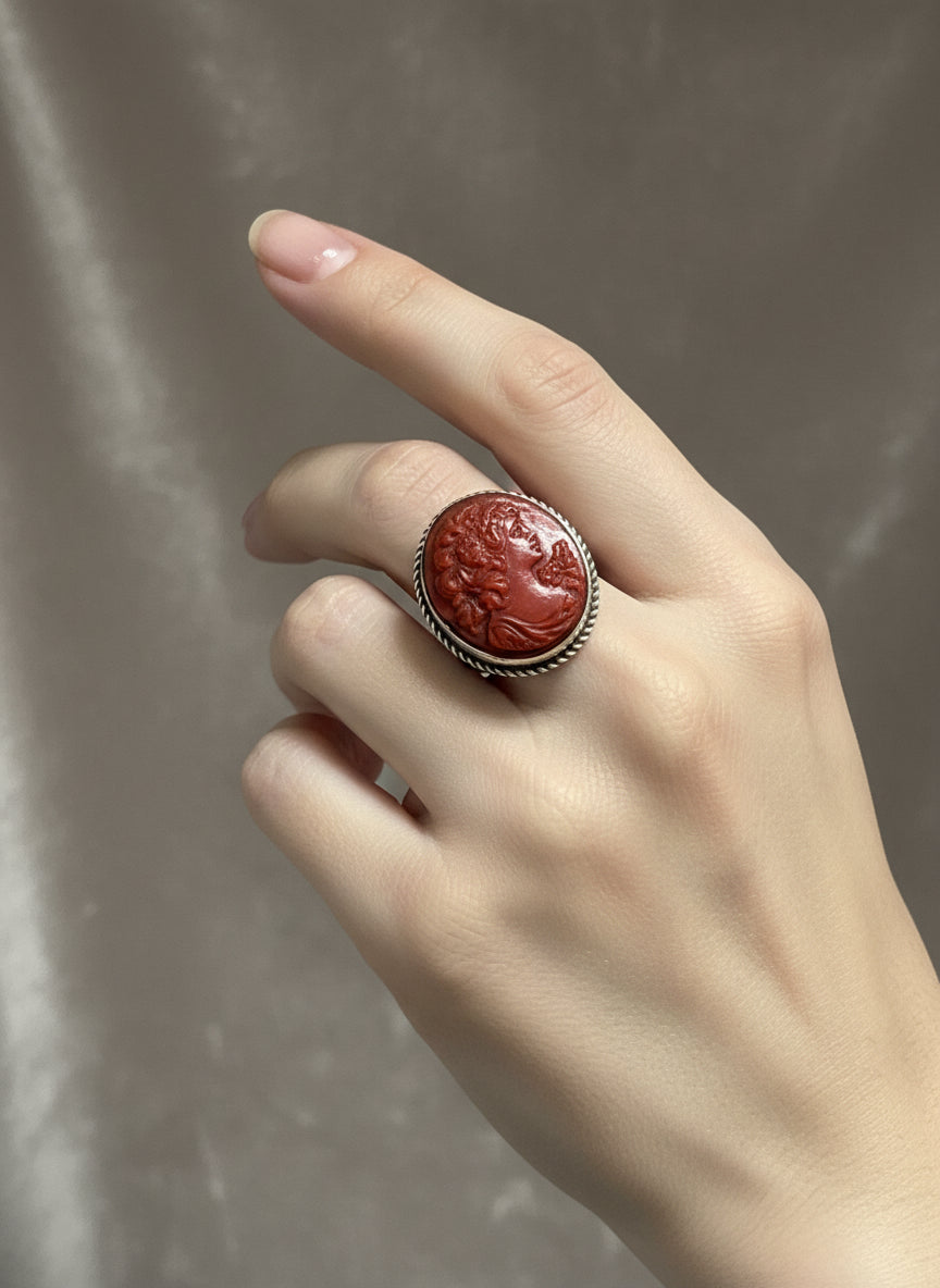 Anello in Cammeo e Pasta di Corallo