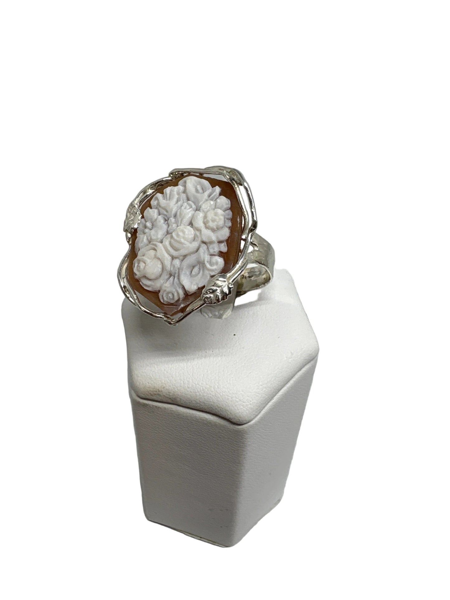 Anello in Cammeo Artistico  incisione Fiori