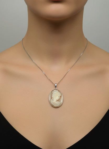 Pendente in Cammeo incisione "Profilo di Donna"