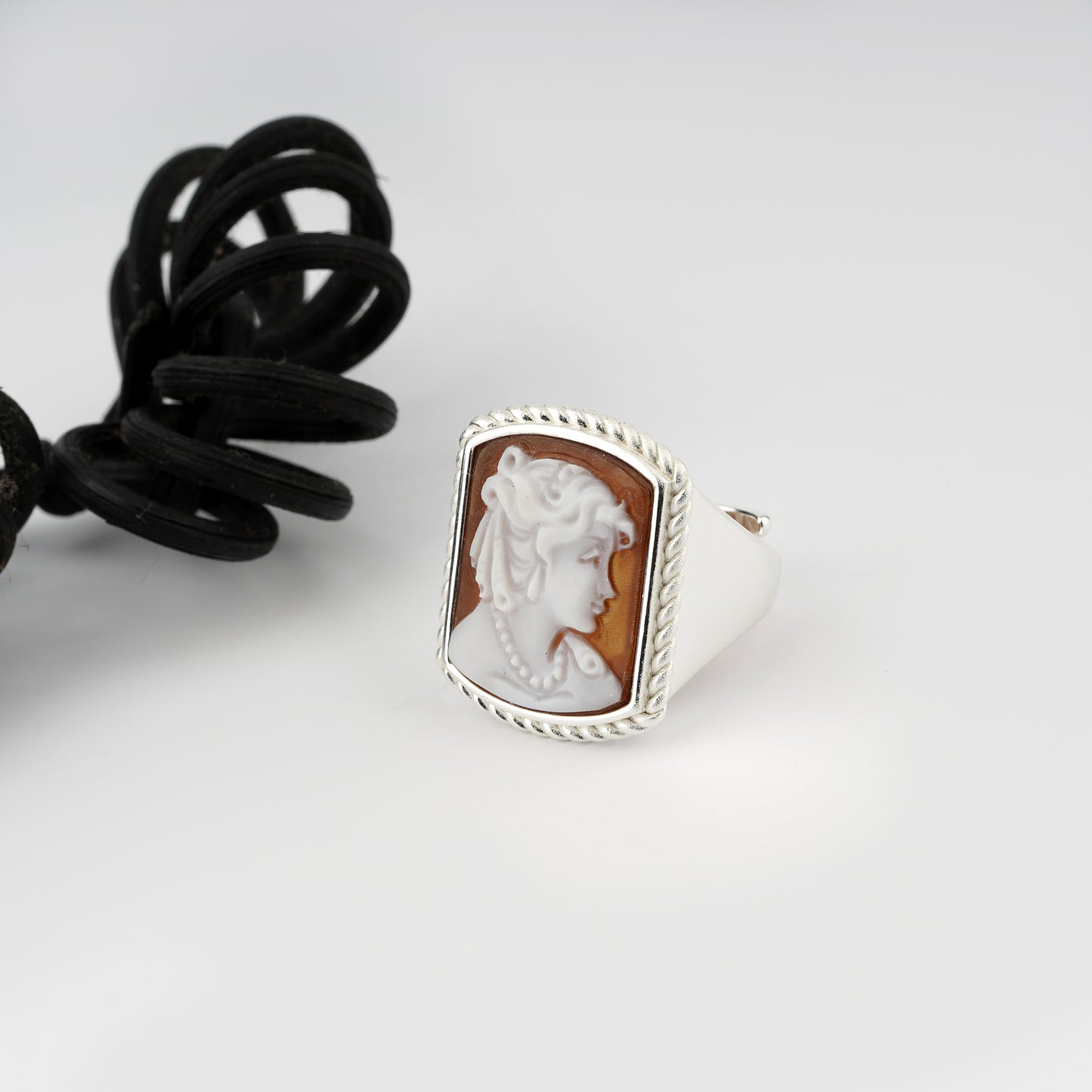 Anello-Cameo-Italiano-Raffaello-Cammeo-Profilo-Donna-Rodio-Bianco