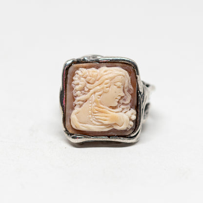 Anello-Cammeo-Artistico-Volto-di-Donna-con-Mano