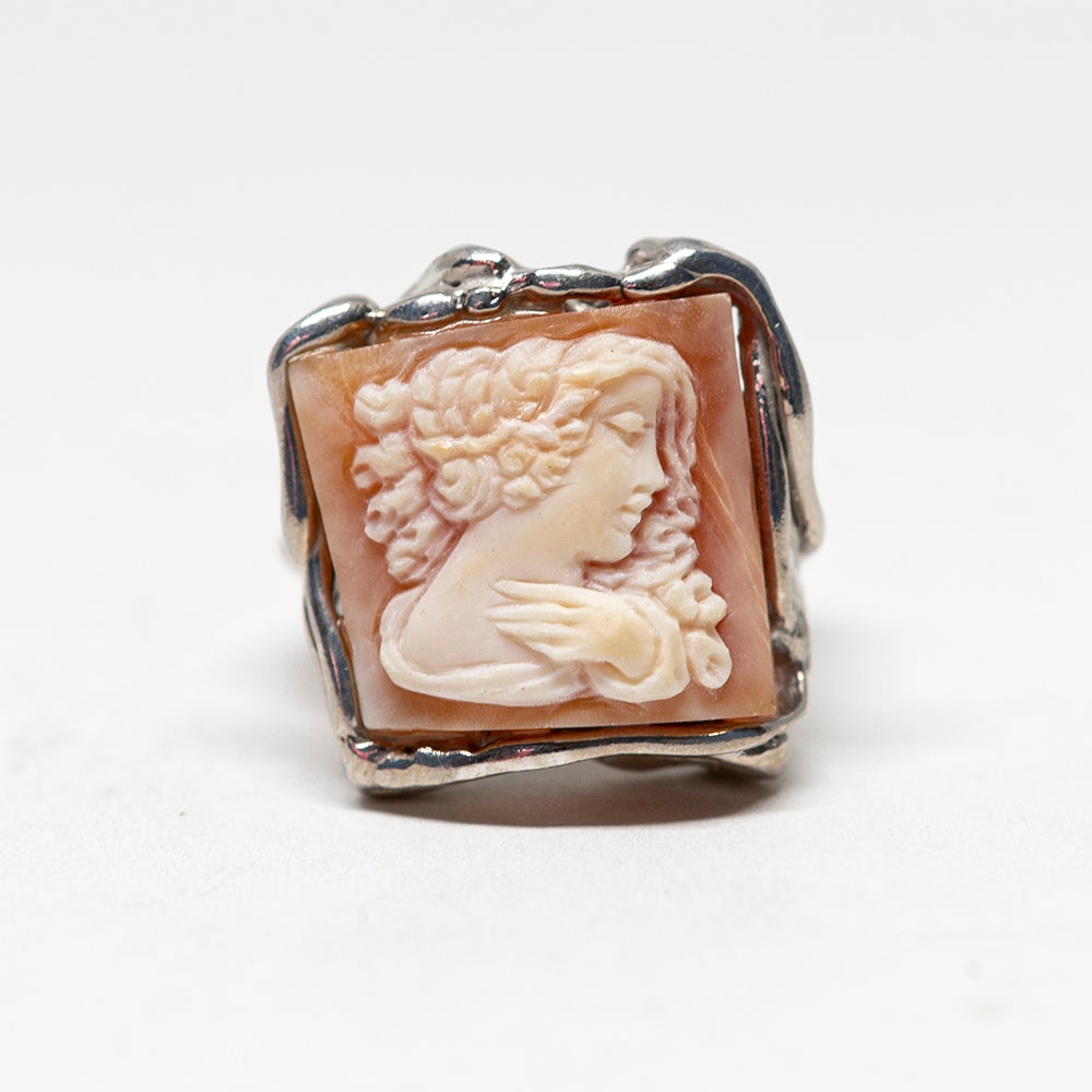 Anello-Cammeo-Artistico-Volto-di-Donna-con-Mano