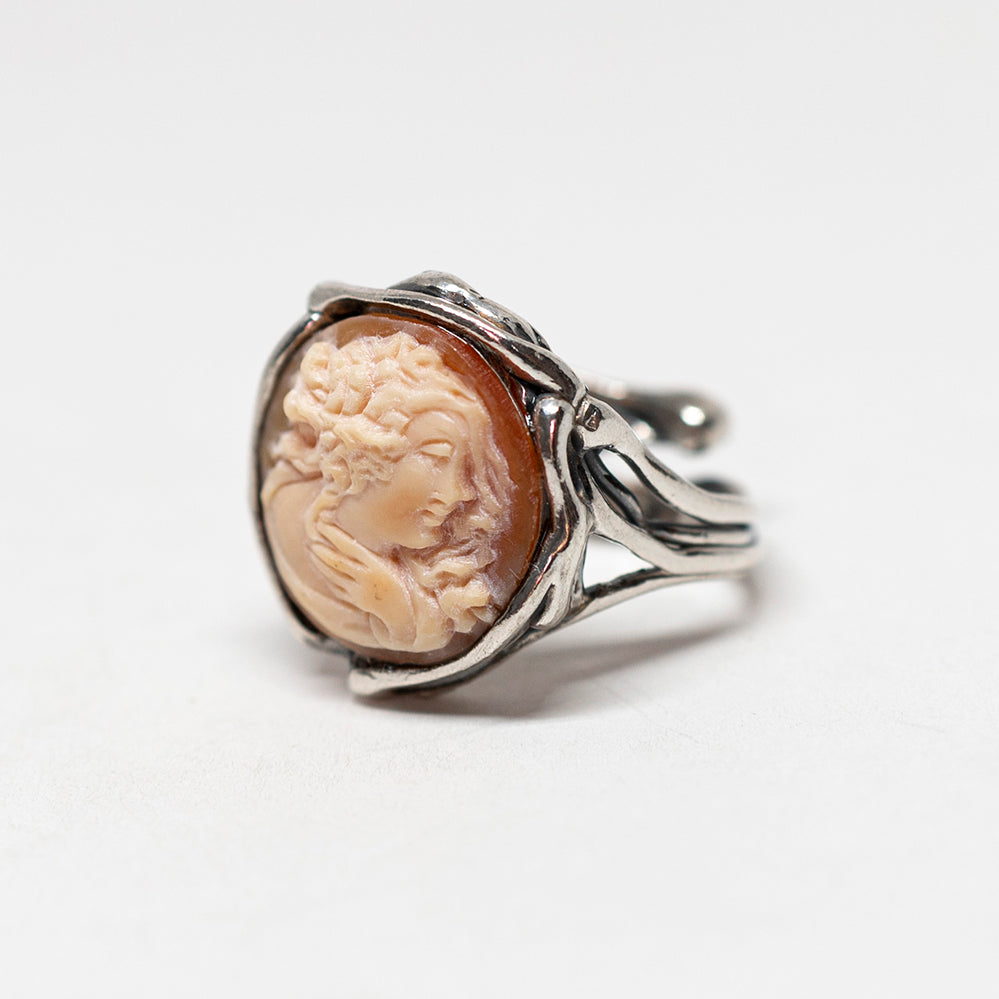 Anello-Cammeo-Volto-di-Donna-con-Mano