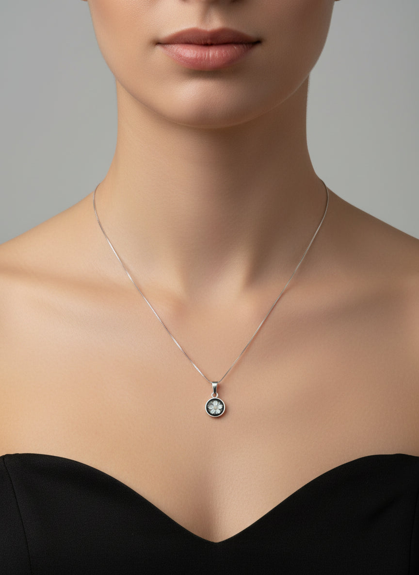Pendente in Cammeo incisione "Fiore"