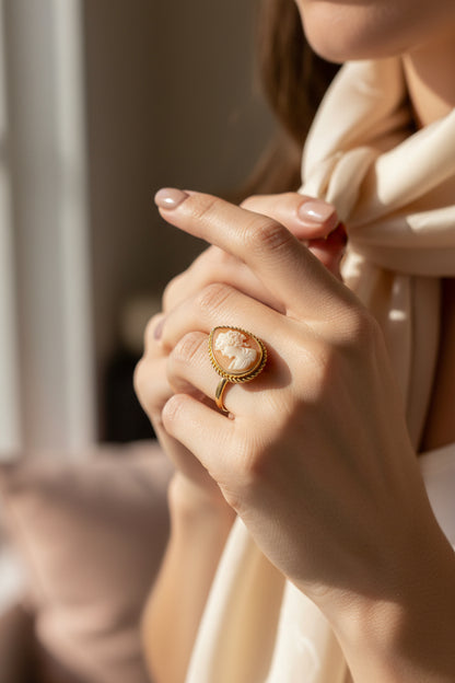 Anello in Cammeo incisione Volto di Donna