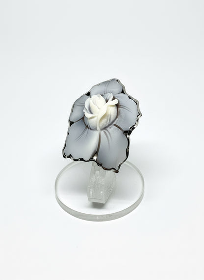 Anello in Cammeo con Fiore in Rilievo