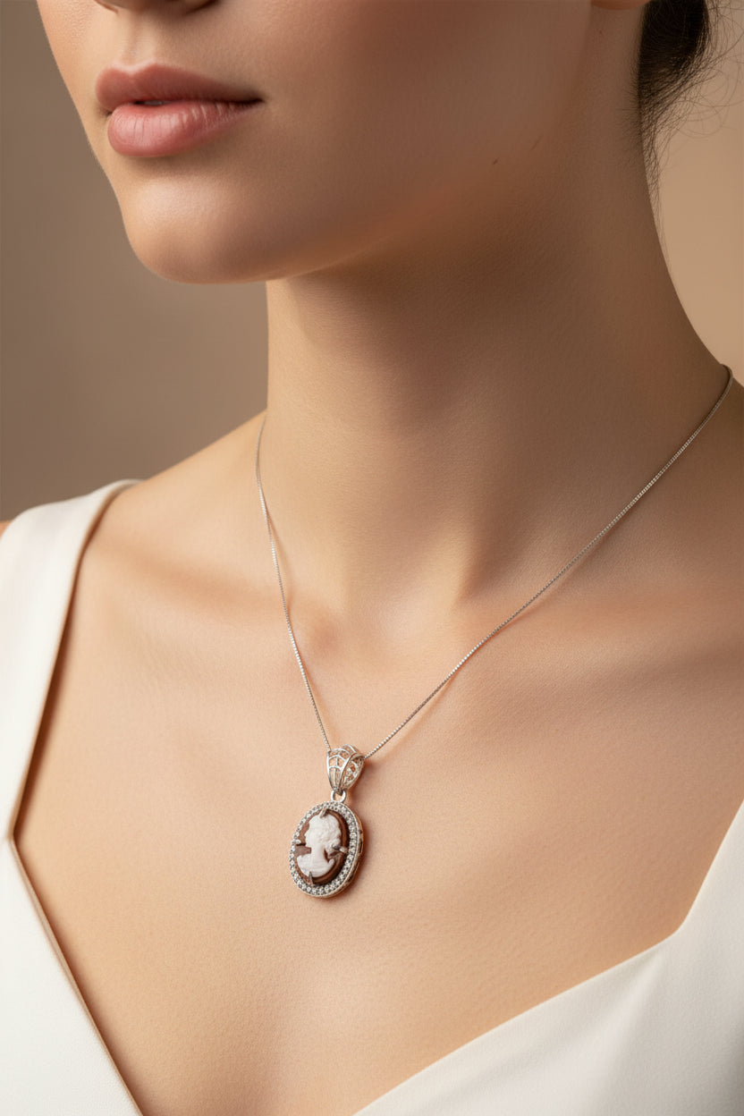 Pendente in Cammeo incisione Volto di Donna